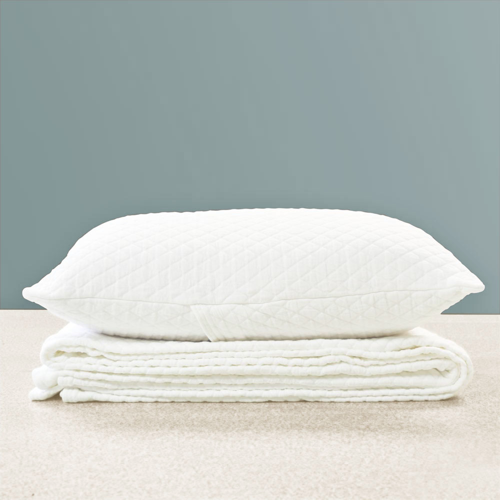 White matelasse pillow sales shams